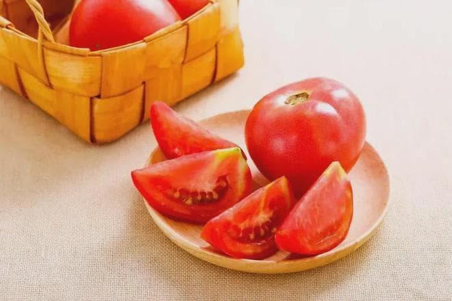 餐桌上的防癌卫士：10种常见食物助你远离癌症