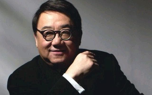 香港乐坛十大教父：从顾嘉辉到泰迪·罗宾的音乐传奇