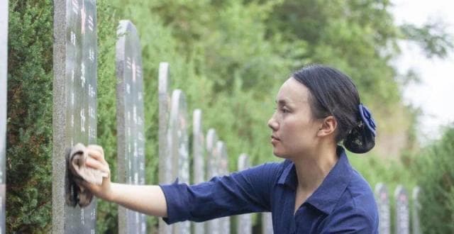 四川省道德模范冯炼：红军守墓人与教师双重身份，架起连接历史与未来的桥梁
