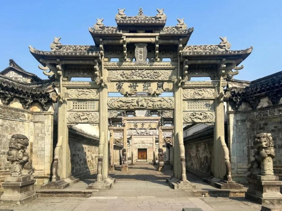 寻迹江南 “民间故宫”：卢宅堂灯与木雕的奇幻世界
