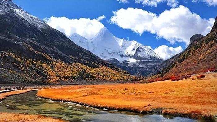 秋天为什么要去稻城亚丁？色彩最丰富的季节，提前做好旅行攻略