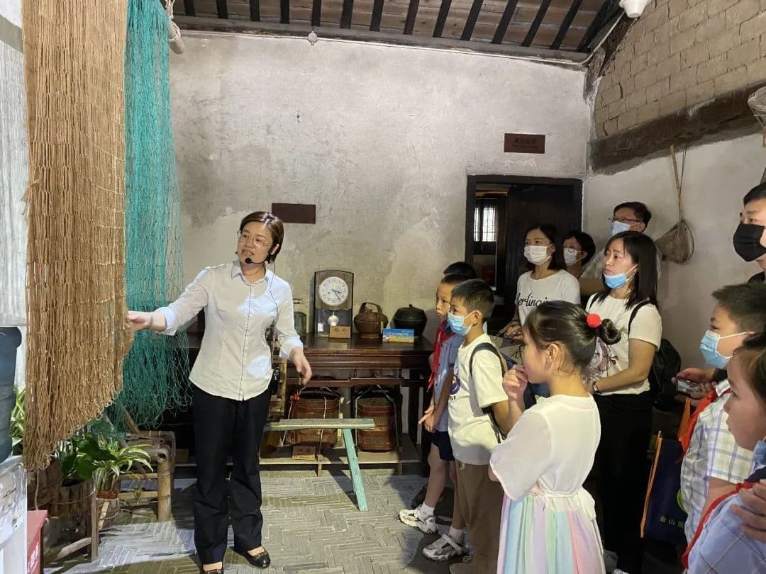 在上海最后的渔村，这所学校扎根地域文化，“刷新”孩子们的学习体验