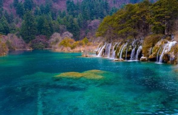 藏在大山深处的"小九寨沟"，佛光常现随人动，最适合女性朋友去