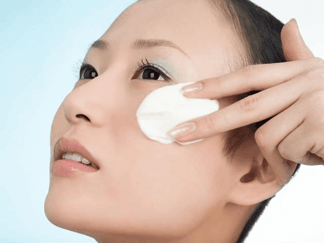 外油内干的皮肤，如何护理才能恢复平衡？