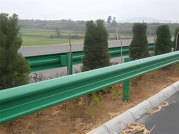 高速公路护栏材质解析：从Q235钢材到铝合金板