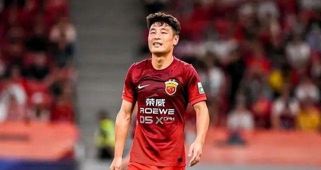 中超争冠悬念继续，申花3将联手制造大翻盘，海港输球原因曝光