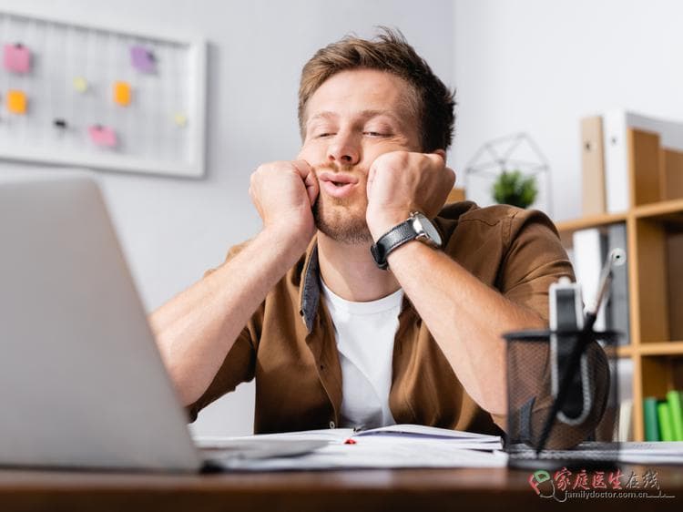 染发和烫发哪个对头发伤害大？该如何避免？
