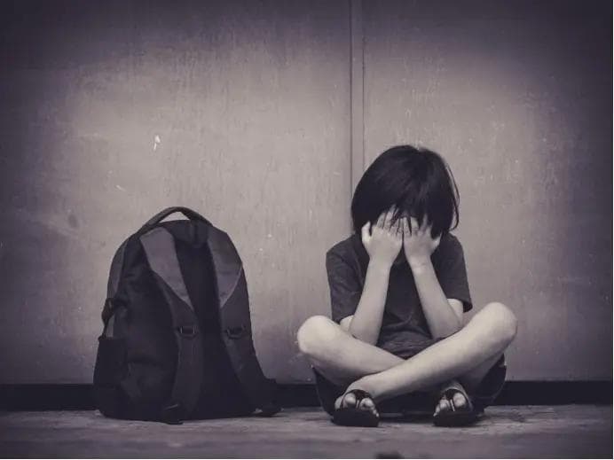 如何帮助16岁孩子走出抑郁与焦虑：全面策略与家庭支持
