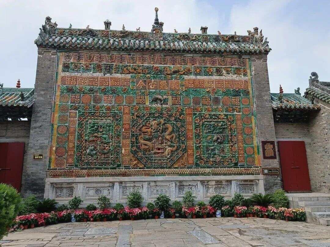 从材质到图案：中国古代照壁的建筑美学与文化内涵