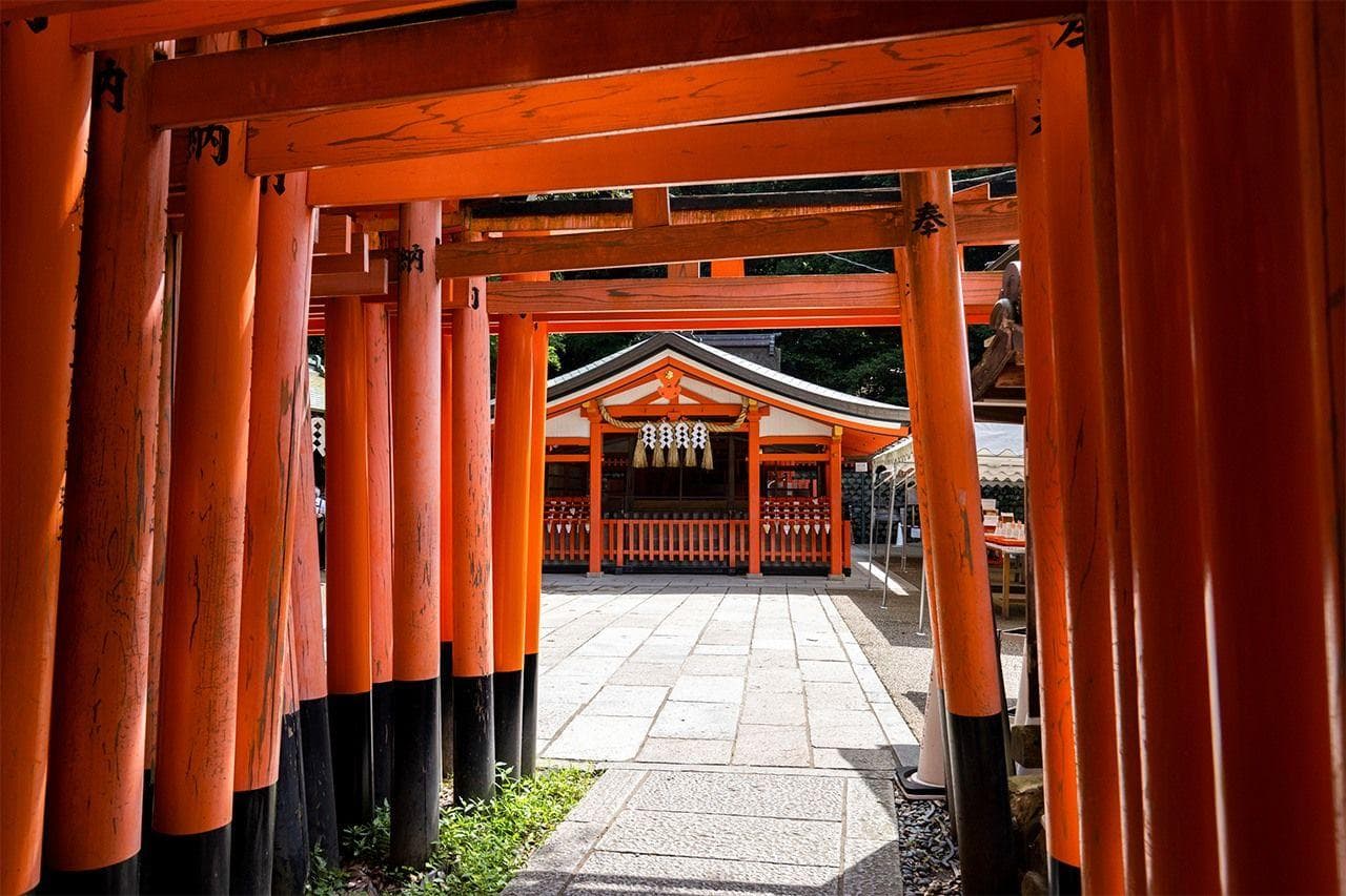 「稻荷神」与传说中的「白狐之子」安倍晴明
