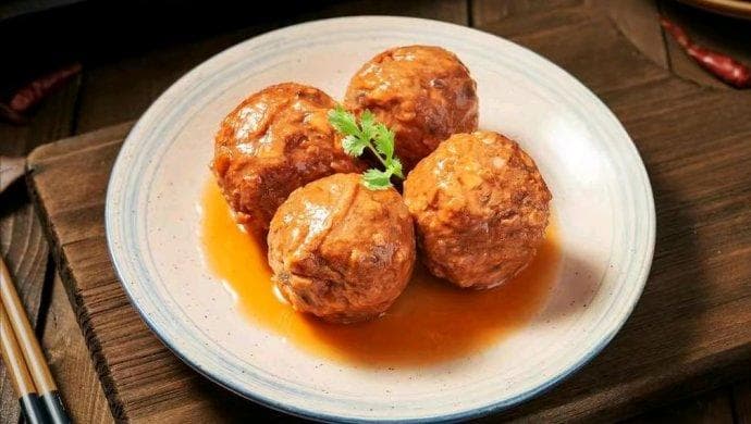 红烧狮子头：传统名菜的制作秘诀