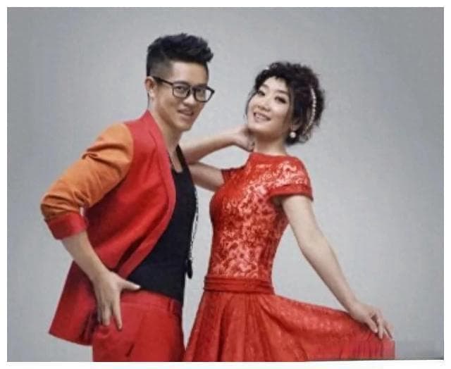 凤凰传奇：杨魏玲花和曾毅的音乐传奇