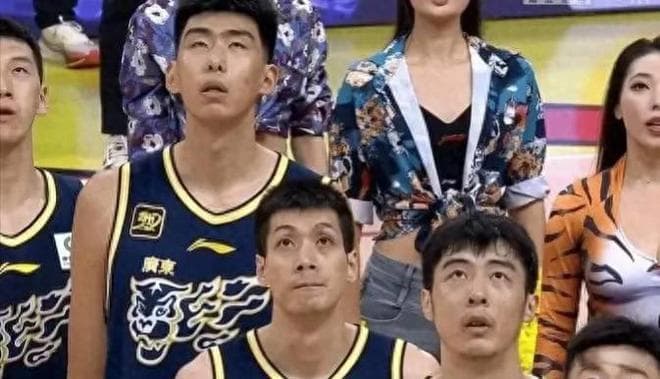 今晚19:35，广东队主场迎战四川，不可掉以轻心，稍有不慎会输球