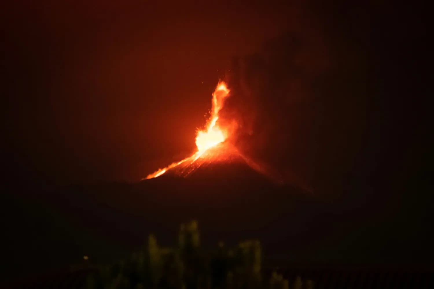 夏威夷火山喷发预警：气候变化的信号？