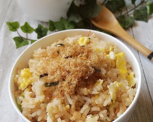 自制拌饭，美味又健康！（蔬菜、肉类搭配，口感丰富多样）