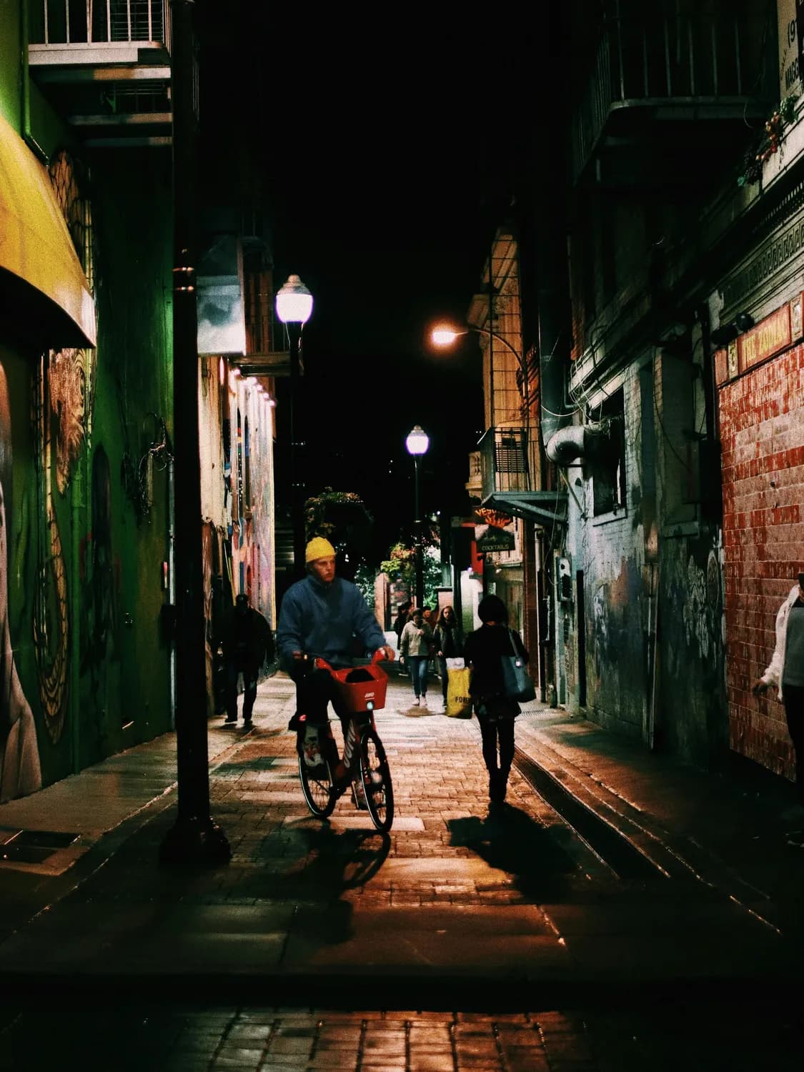 《夜游者》VS《沉默的目击者》：艺术形式不同，心理描写同样精彩