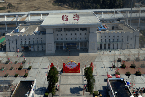 临海火车站：融合古城文化的现代化交通枢纽