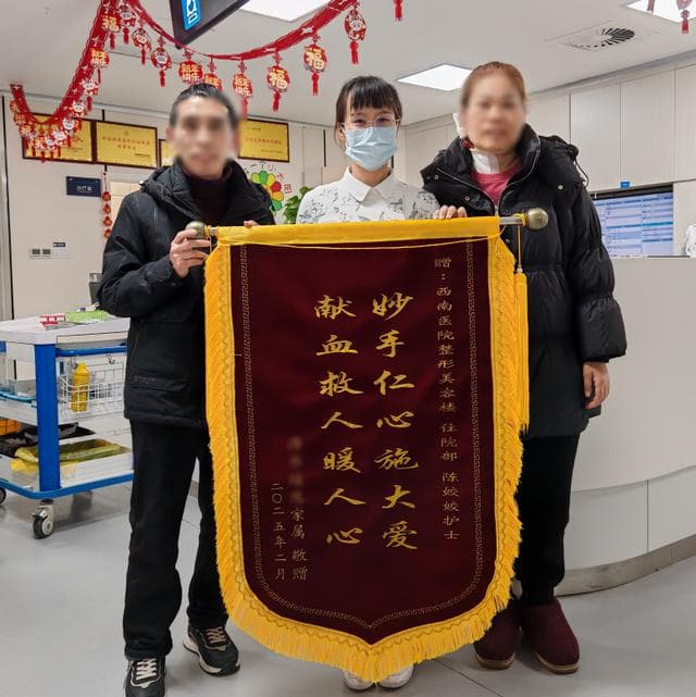 血脉相连的“缘分”，护士献血400毫升挽救重度贫血患者