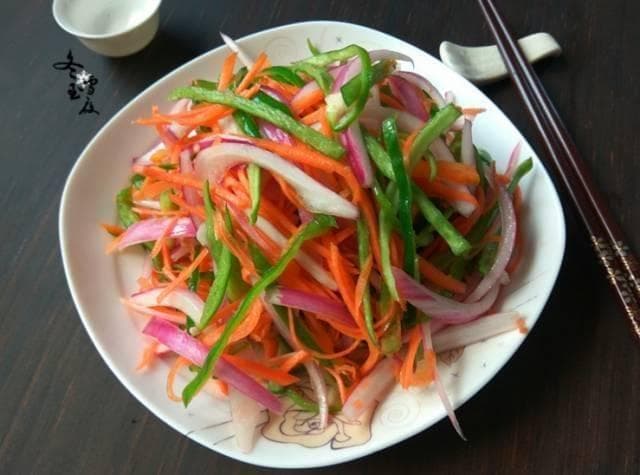 解腻又下饭，洋葱拌萝卜丝，夏日餐桌的必备凉菜