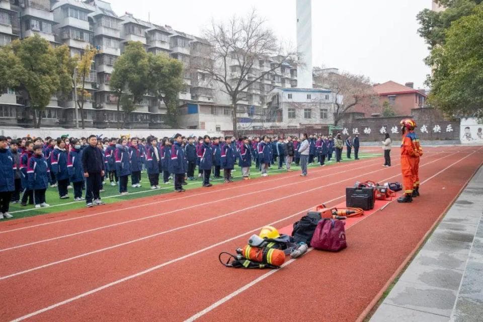 开学第一课“燃”动人心，消防演练助力平安校园