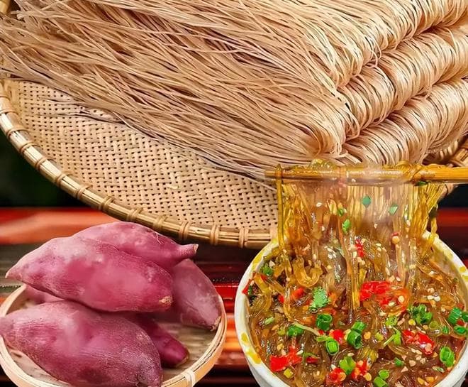 315晚会曝光十大食品安全黑幕：从淀粉肠到辣条，这些食品问题触目惊心