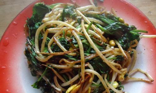 清爽美味的素炒豆苗（传统食材做出新口味，简单易学的菜谱）
