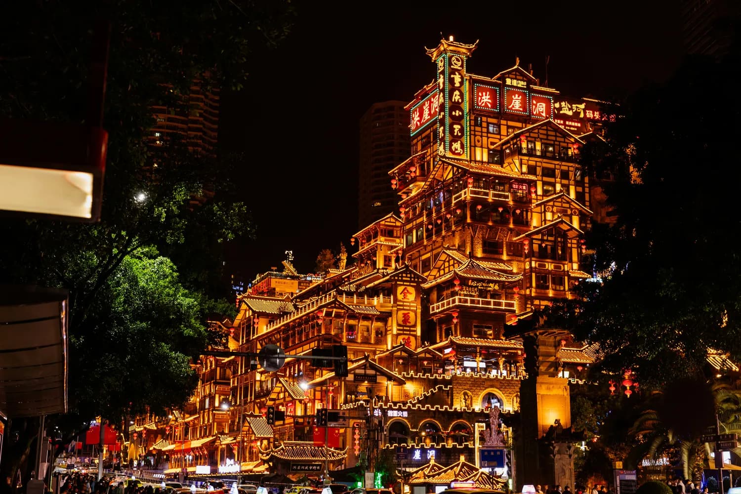 洪崖洞摄影指南：网红打卡新视角