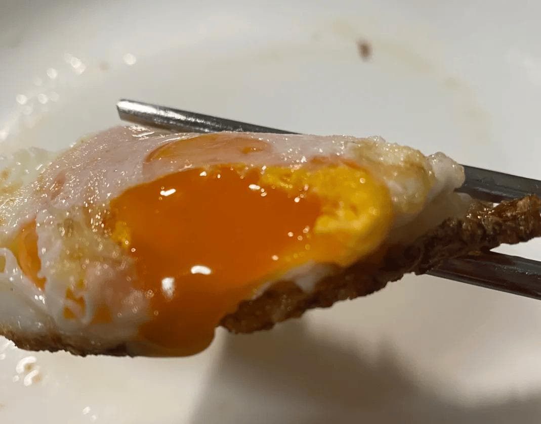 鸡蛋食用指南：不宜生食，每天1个为宜
