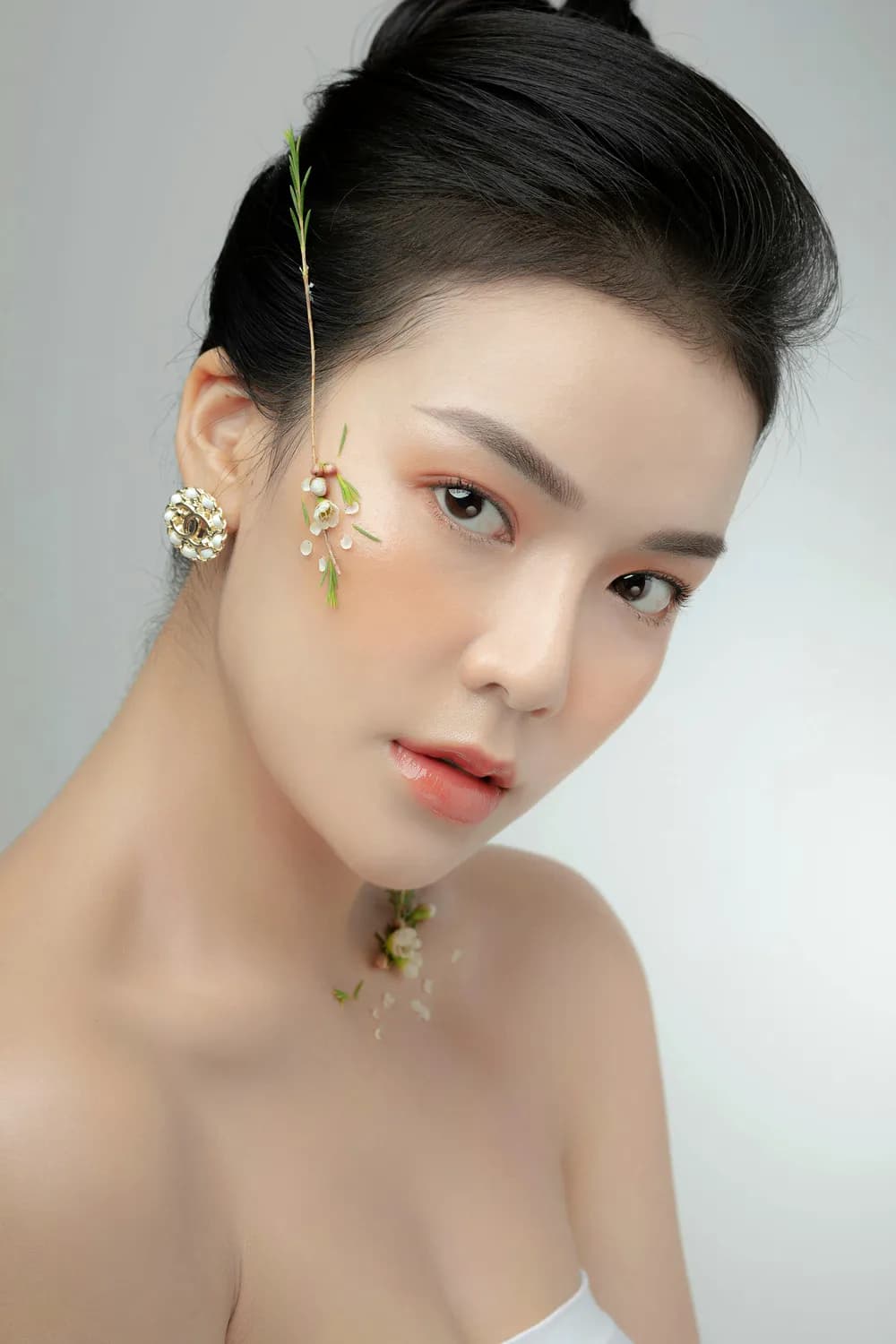 新中式轻妆感，秋冬最美妆容指南