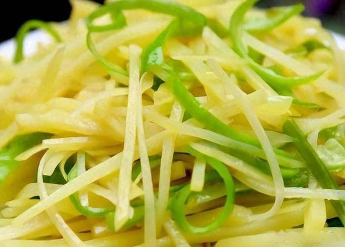 家常小菜大魅力：素炒尖椒土豆丝的美味秘诀