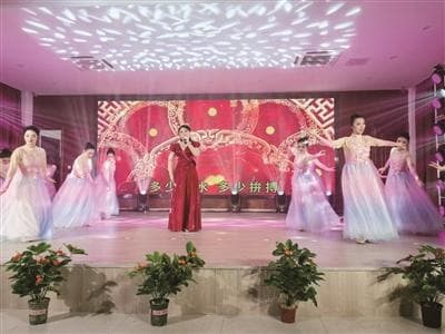 绍兴两村庄举办民俗风情节，舞龙舞狮、搡年糕等传统活动年味十足