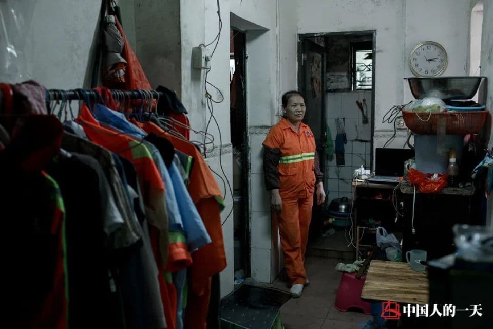 她是摄影师，也是单亲妈妈，用镜头让她们被看见