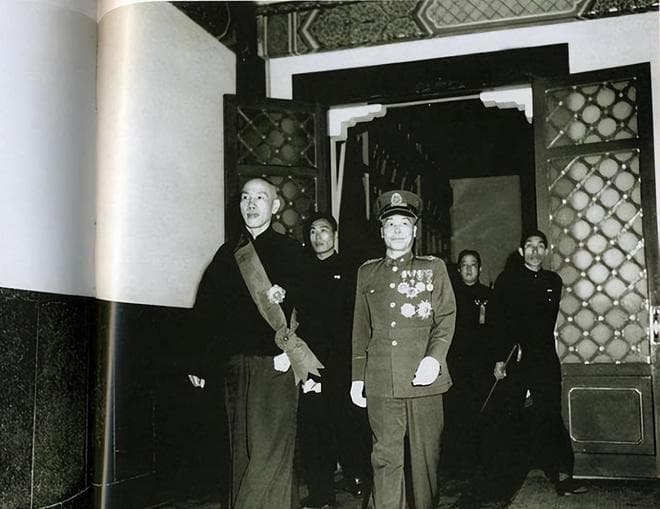 49年白崇禧为何会逃往台湾？逃到台湾后，蒋介石如何对待白崇禧？
