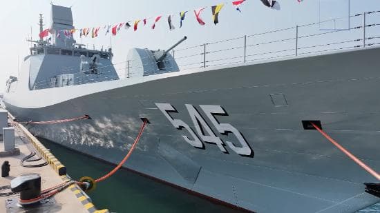 海军054B护卫舰首舰交接入列 舷号“545”