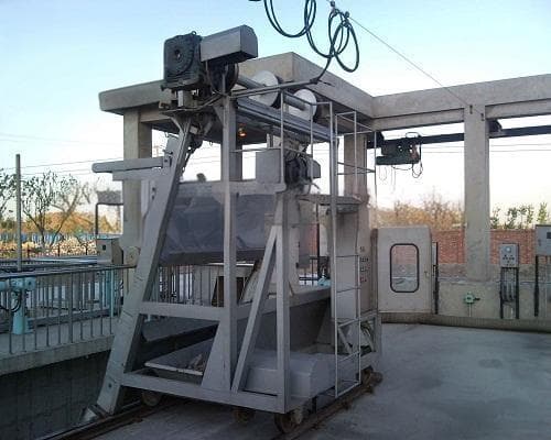 移动抓斗式格栅除污机：水处理领域的高效清污利器