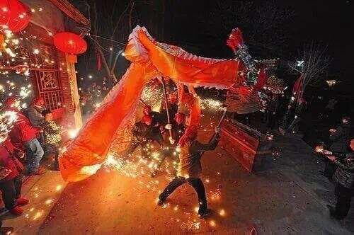 甲骨文中的"社"与"土"：从祭祀土地神到国家政权的象征