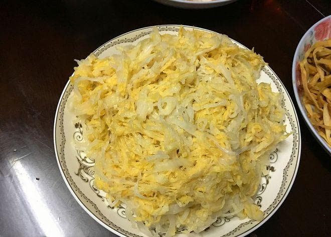 东北地区酸菜是用什么做的？