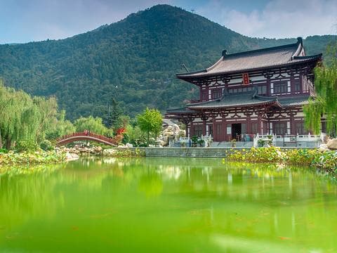 西安华清宫旅游攻略：历史遗迹、温泉体验与必看景点