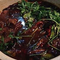 家庭版牛骨煲制作指南：香料搭配与慢火煲煮技巧