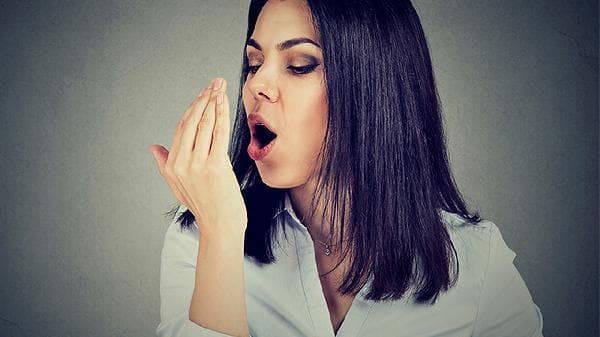打哈欠眼泪多是怎么回事啊