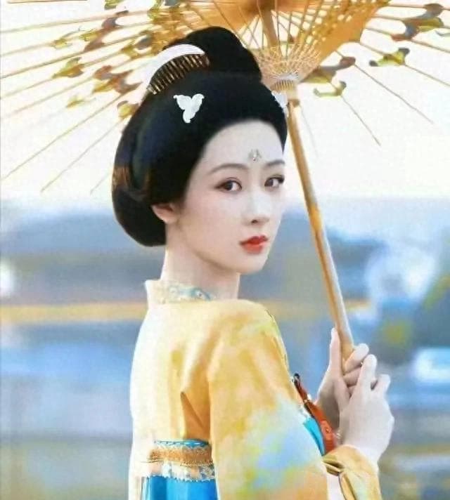 央视网文娱点评杨紫新角色：字字不提演技，却句句说到了观众心坎