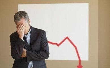 为什么货币贬值时期的投资策略备受关注？这些策略如何应对市场波动？