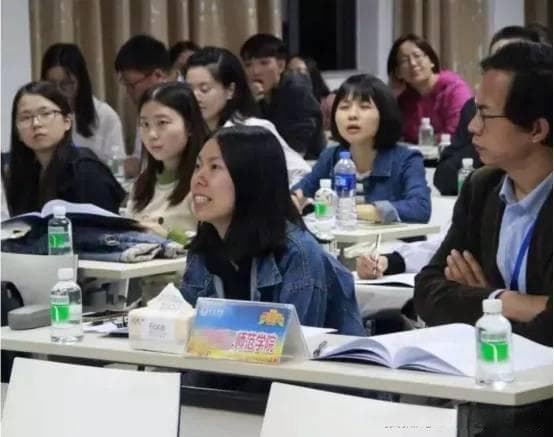中学教师迈向全面硕士化乃大势所趋，师范生应踏上考研征程。