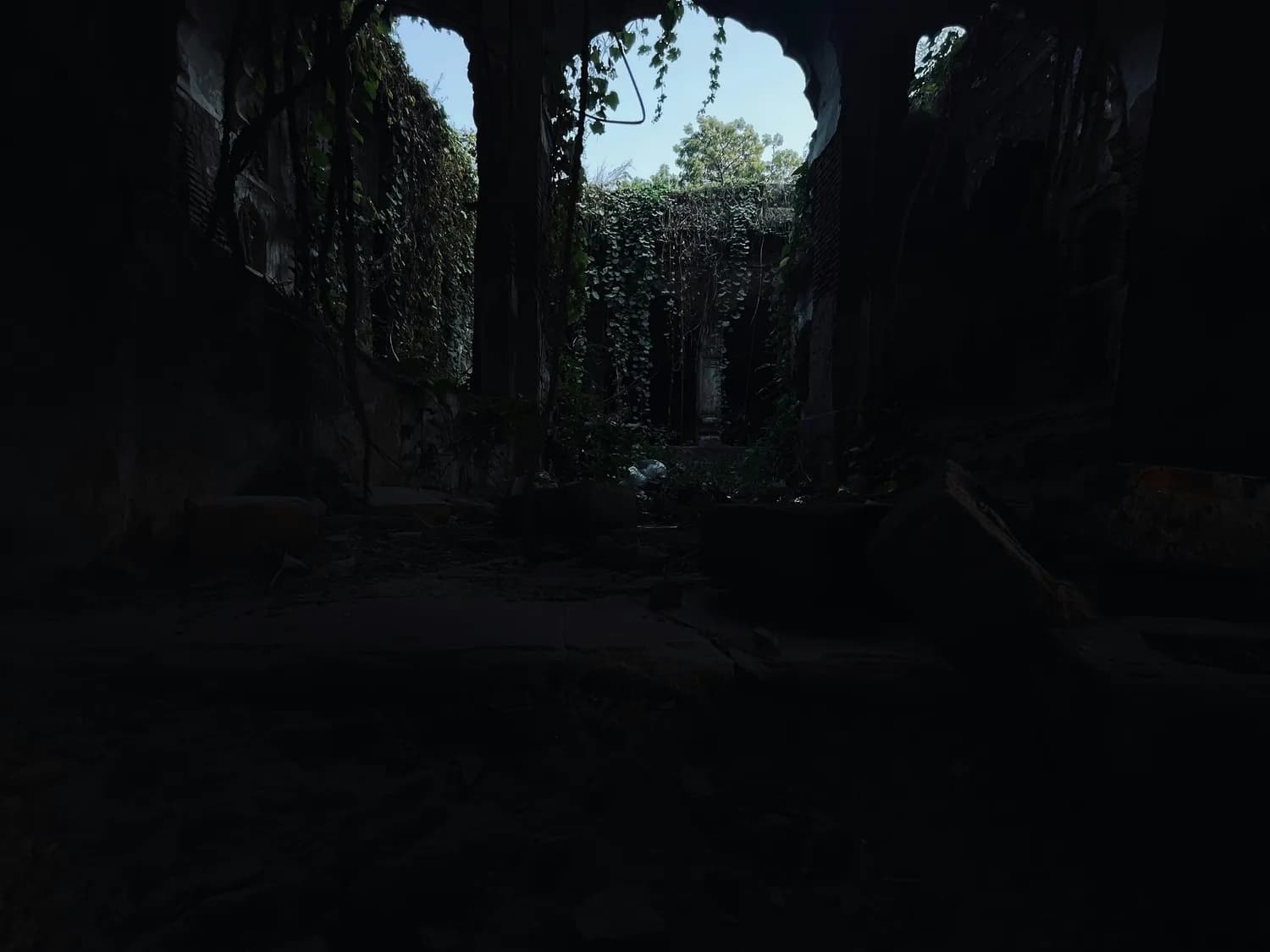 《空洞骑士》：艺术设计中的"空洞"美学