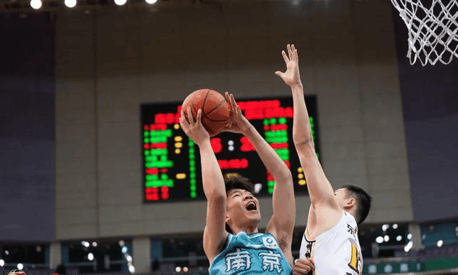 南京头排苏酒 VS 福建晋江文旅赛前分析：三分雨与防守战的双重考验