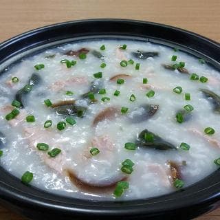 皮蛋瘦肉粥的营养密码：5大养生功效与健康食用指南