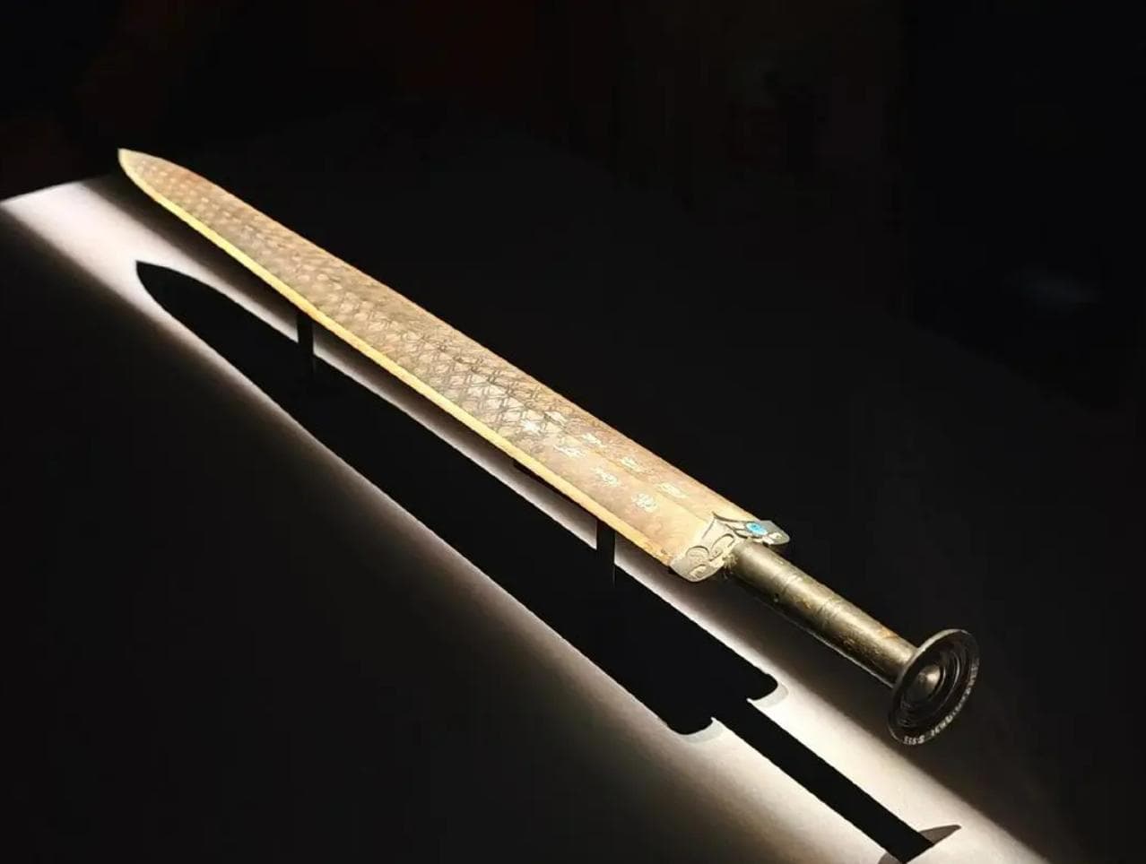 越王剑之谜：一柄2500年前的国宝级文物