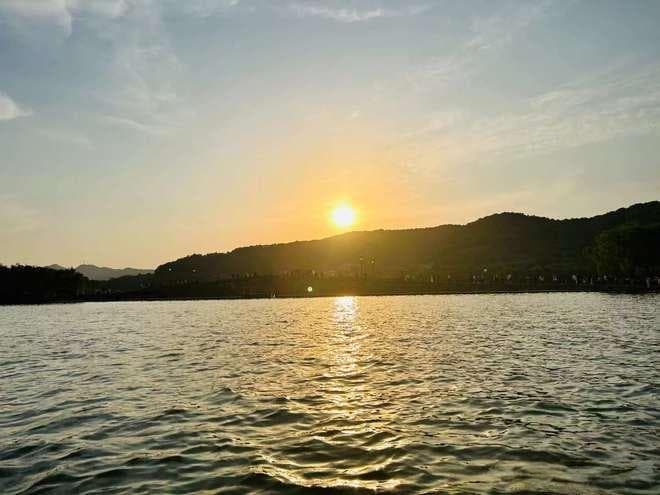 杭州西湖旅游攻略：美景与美食的完美邂逅