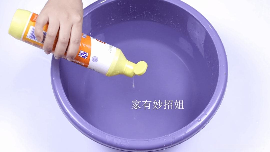拖地时别用清水了，教你一招，水里加点这个，拖完干净不留水渍