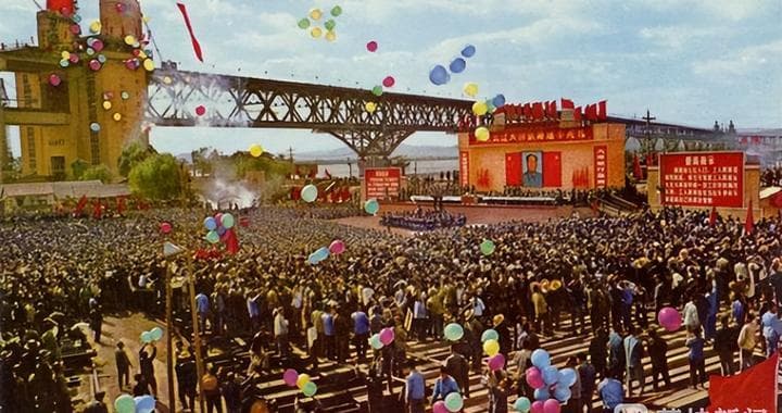 56岁南京长江大桥：打破西方预言，见证中国桥梁崛起